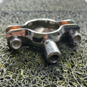ABRAZADERA DE ACERO CON SOPORTE ROSCADO 2 MM